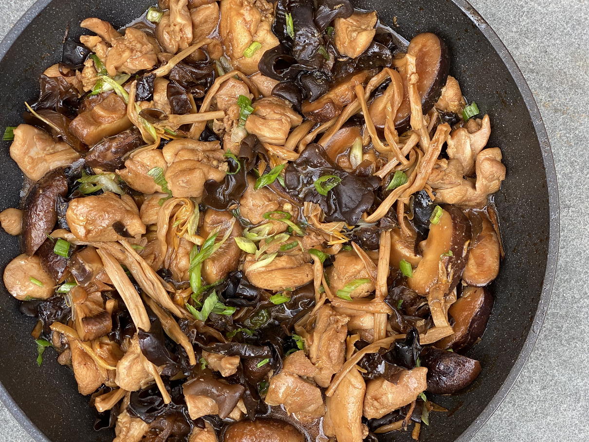 Chinese Braised Chicken W/ Lily Buds, Wood Ear & Shiitake Mushrooms ...